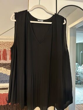 Penningtons- Black Pleated V-Neck Sleeveless Top